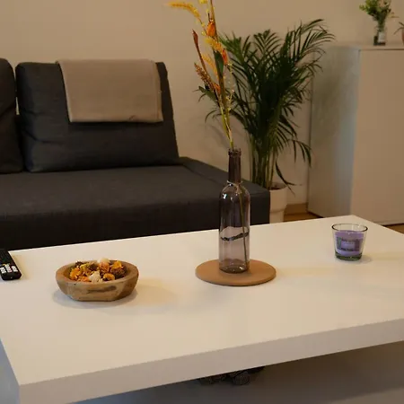 Xxxxxxx Apartment *