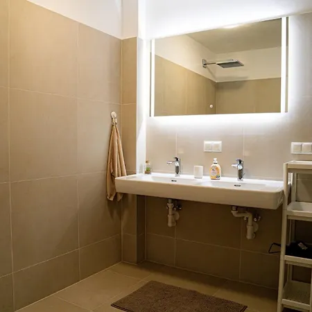 Apartment Xxxxxxx *