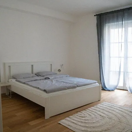 Xxxxxxx Apartment
